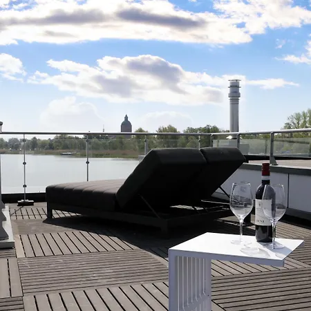 Floatinghouse Ankerplatz بيت للعطل ريبنيتس-دامغارتن