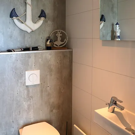 Floatinghouse Ankerplatz بيت للعطل ريبنيتس-دامغارتن