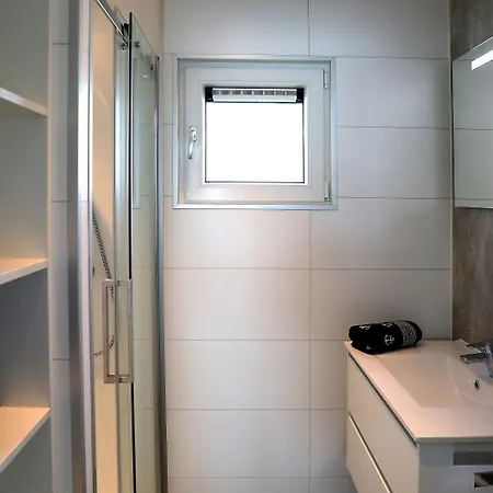 Floatinghouse Ankerplatz بيت للعطل ريبنيتس-دامغارتن