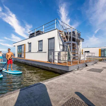 Floatinghouse Ankerplatz بيت للعطل